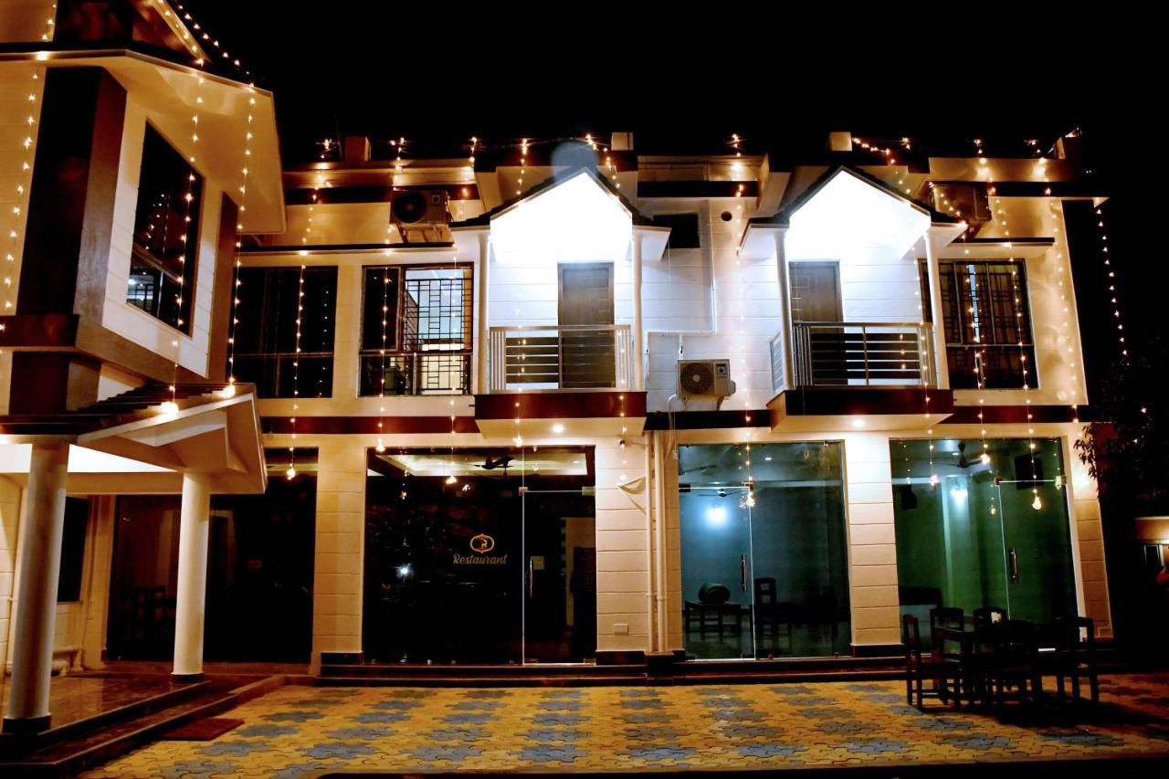 Hotel Aayes And Resort Shānti Niketan Kültér fotó