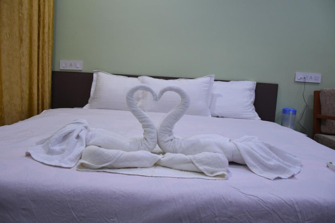 Hotel Aayes And Resort Shānti Niketan Szoba fotó