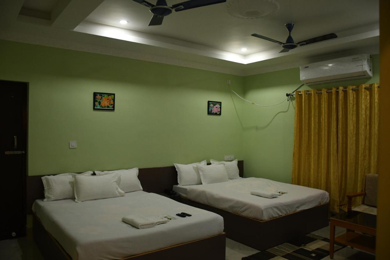 Hotel Aayes And Resort Shānti Niketan Szoba fotó